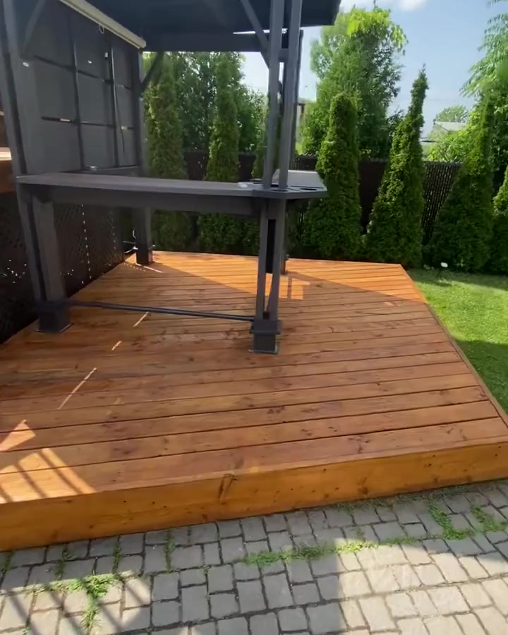 Vidéo : terrasse teinte au pied d’un gazebo