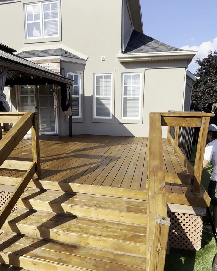 Vidéo : escalier et garde-corps d’une terrasse en bois neuve